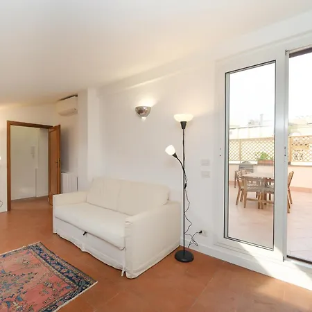Juan's Trevi Buddyrent Apartment *