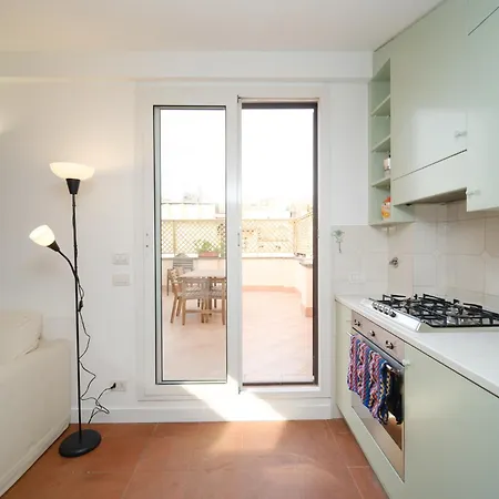 Juan's Trevi Buddyrent Apartment