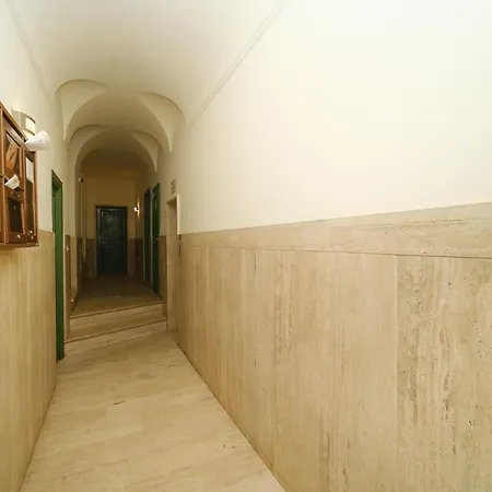 Juan's Trevi Buddyrent Apartment