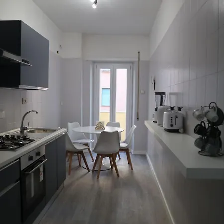 Sara's - Modern Near Metro, Perfect For Families And Groups In Apartment Rome