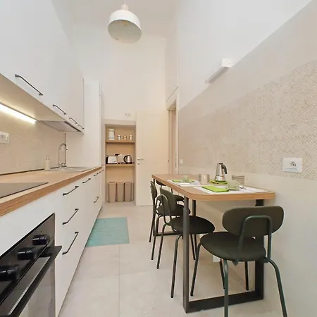 Apartment Balconcino Romantico A Via Aosta