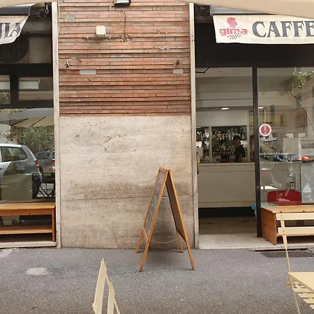 Tom 38 Hostal