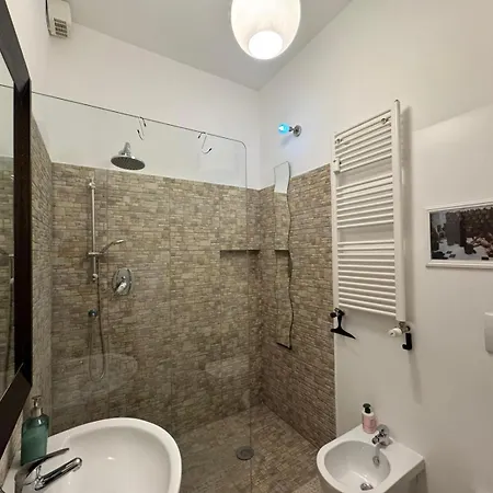 Warm Hideaway In Vibrant Tuscolano Rome