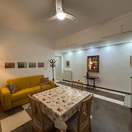 Warm Hideaway In Vibrant Tuscolano * Rome
