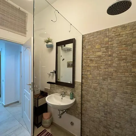 Warm Hideaway In Vibrant Tuscolano * Rome