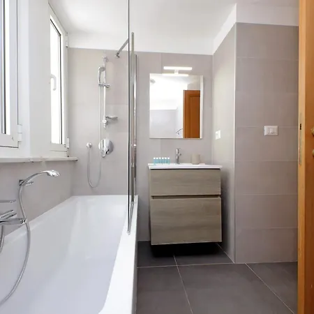 Luxury In The Ghetto's Heart Apartment *