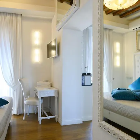 Domus Spagna Frattina Guest house Rome