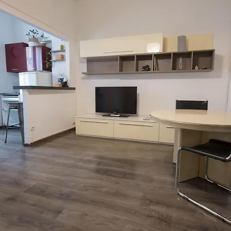 Domus Collazia - San Giovanni Apartment *