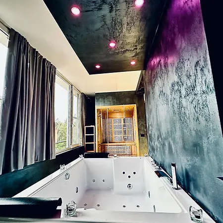 Luxury With And Free Parking Holiday home