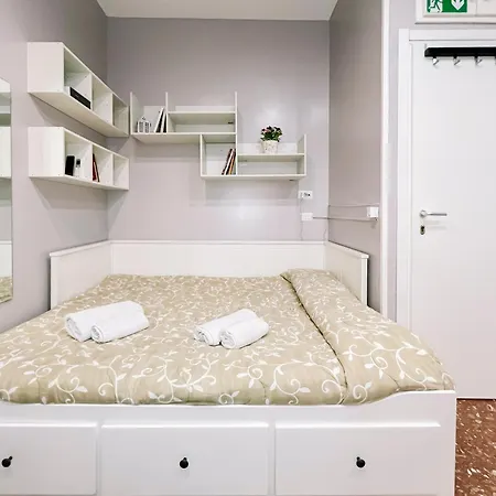Moderno E Luminoso Monolocale Con Terrazza Privata Homestay *