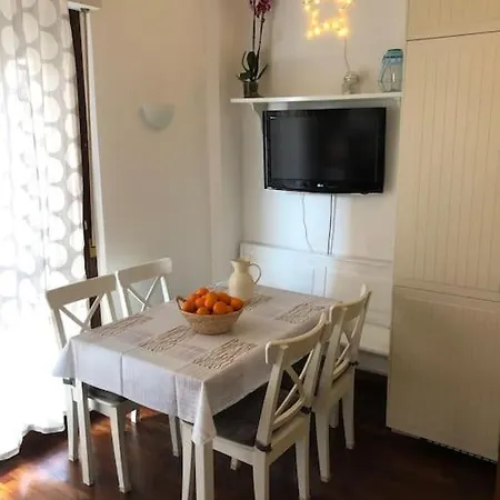 Apartment Luminoso Con Giardino