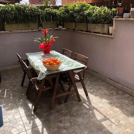 Apartment Luminoso Con Giardino Rome