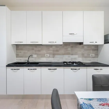 Silver Dream Cornelia, Elegant With Car Park Apartment *
