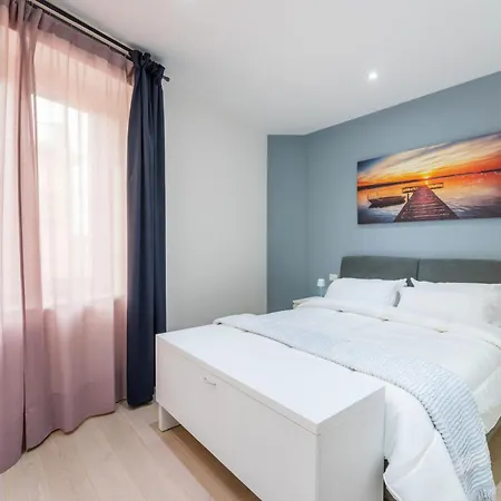 Apartment Silver Dream Cornelia, Elegant With Car Park *