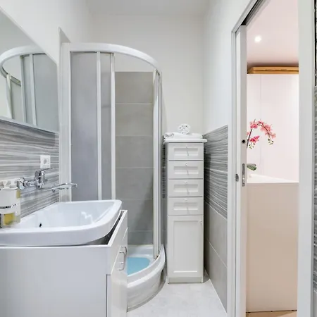 Apartment Silver Dream Cornelia, Elegant With Car Park Rome