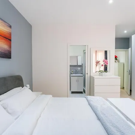 Apartment Silver Dream Cornelia, Elegant With Car Park