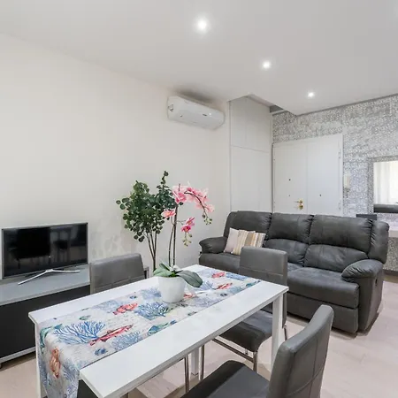 Silver Dream Cornelia, Elegant With Car Park Apartment *