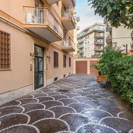 Apartment Silver Dream Cornelia, Elegant With Car Park Rome
