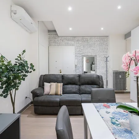 Silver Dream Cornelia, Elegant With Car Park Apartment