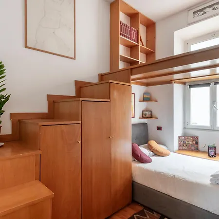 Bright Loft Center Apartment *