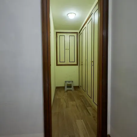 Apartment Crimson *