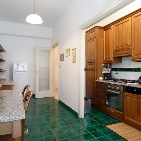 Casa Nella, With 2 Bedrooms, Rome