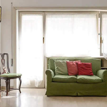 Casa Nella, With 2 Bedrooms, Rome