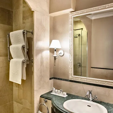 מלון Marriott Grand Flora 4*