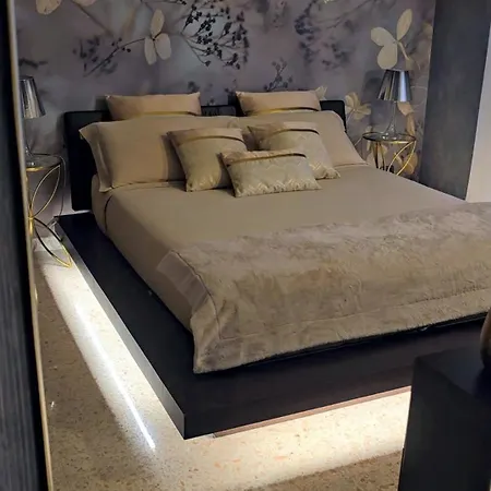 Elements Apartment Rom
