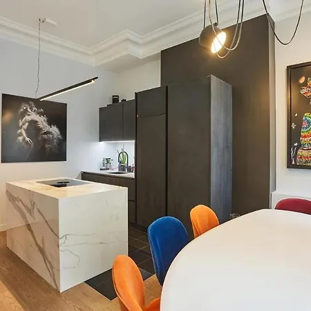 Apartment Saffron Rainbow