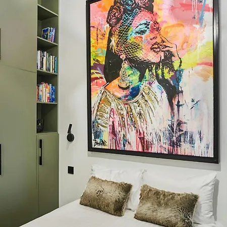 Apartment Saffron Rainbow Rome