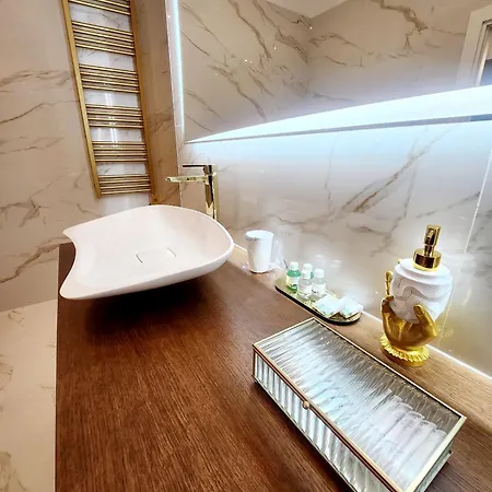 Golden Palace Luxury *