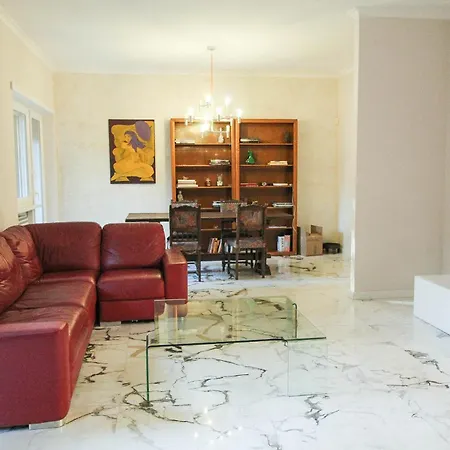 7re Eur Apartment