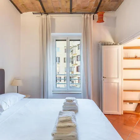 Maison Colosseo Apartment *