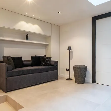 Borghese Luxury Apartment Rome