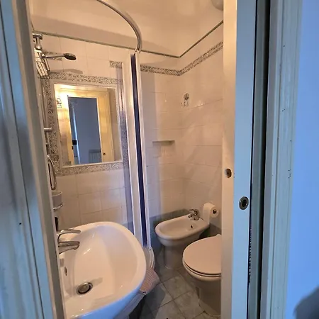 Esquilino Di Yan Penzion *