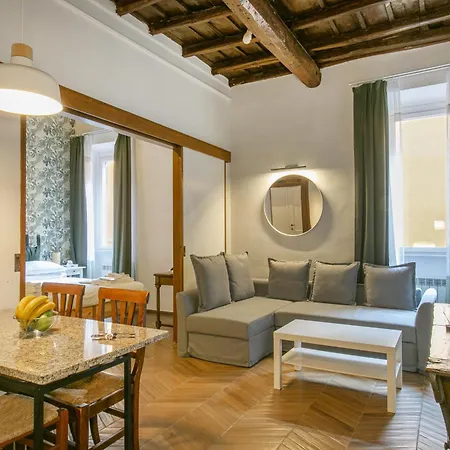 Trevi Little Palace #4 Апартаменты *