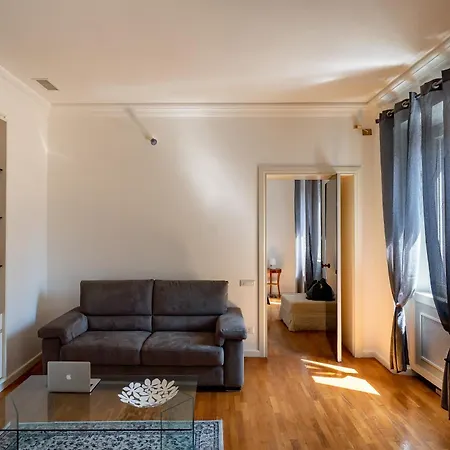 Casa Crispi 33 *