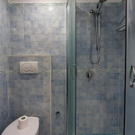 Casa Crispi 33 *