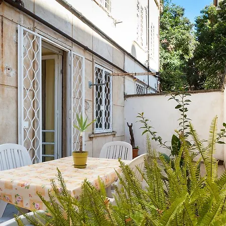 Holiday home Dimora Santa Giuliana Rome