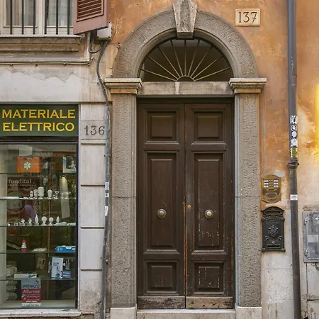 Trevi Little Palace #3 Apartment *