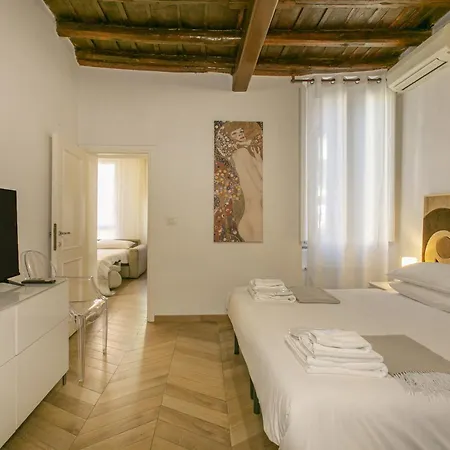 Trevi Little Palace #3 Apartment *