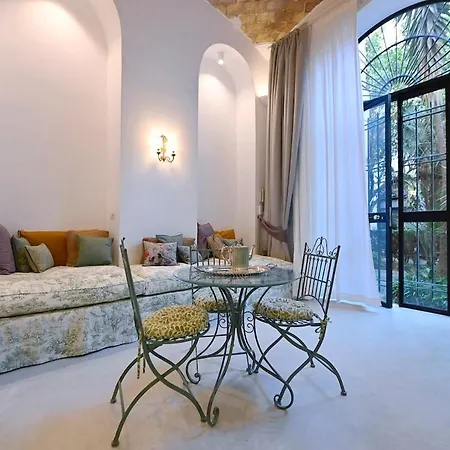 Romantic Silent Garden Apartment Rome