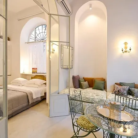 Romantic Silent Garden Apartment Rome