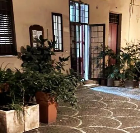 In Historic Palace Apartamento Roma