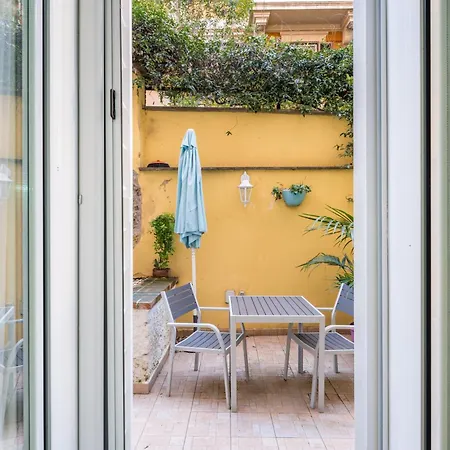 Cozy In Trastevere With Patio - Ac * Rome