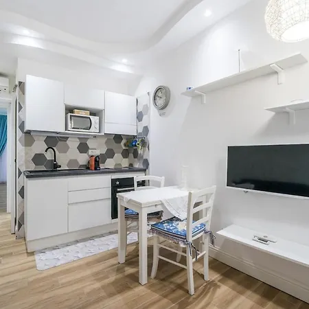 Cozy In Trastevere With Patio - Ac