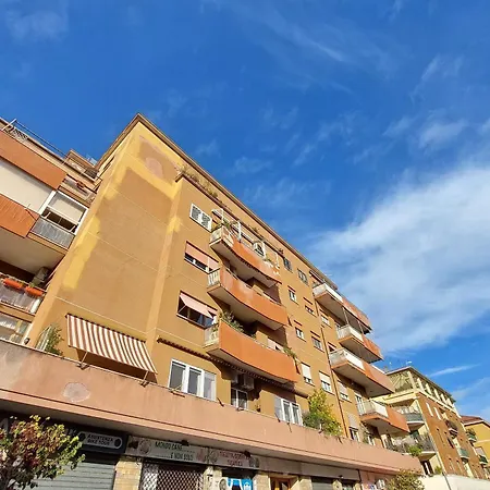 New With Terrace - 150m Metro A