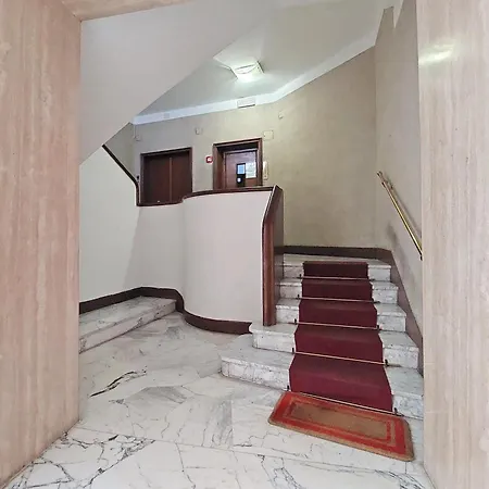 New With Terrace - 150m Metro A Apartment