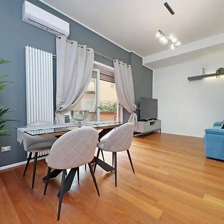 New With Terrace - 150m Metro A Apartment *